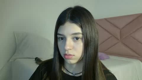 Snapshot of eva_sin18 chatting on May 2026 11:45:02 PM Eva Sin online show from May 2026 11:45:02 PM