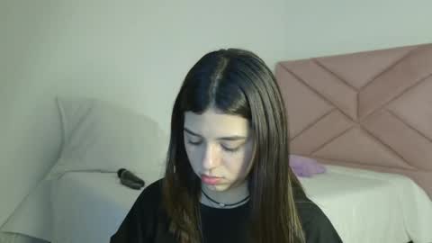 Snapshot of eva_sin18 chatting on May 2026 12:18:01 AM Eva Sin online show from May 2026 12:18:01 AM