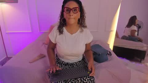 Snapshot of evaa_mills chatting on April 2026 08:15:01 PM Eva online show from April 2026 08:15:01 PM