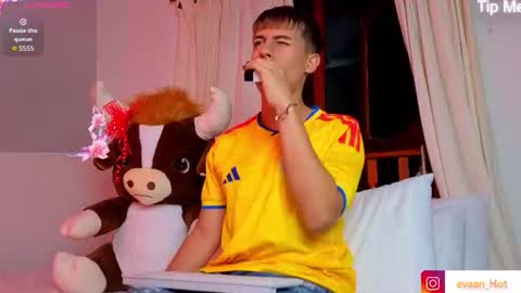 Snapshot of evaan_hot chatting on June 2026 03:00:01 AM EVAN online show from June 2026 03:00:01 AM