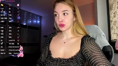 evacarter1 online show from November 2025 10:04:02 AM