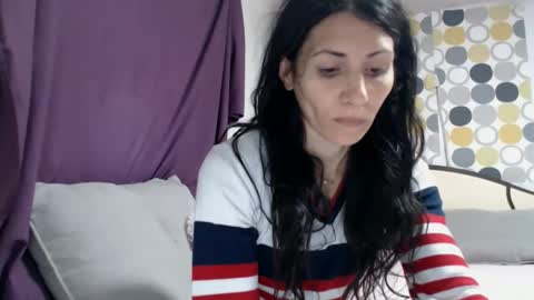 Snapshot of evacrisxxx chatting on October 2025 06:03:01 AM hornycrissyyourlove online show from October 2025 06:03:01 AM