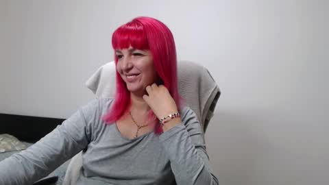 Snapshot of evadesireone chatting on October 2025 06:36:01 PM EvadesireONE online show from October 2025 06:36:01 PM