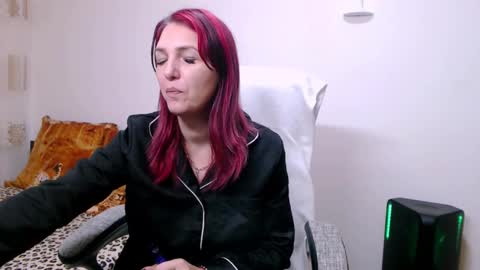 Snapshot of evadesireone chatting on March 2026 08:42:02 AM EvadesireONE online show from March 2026 08:42:02 AM