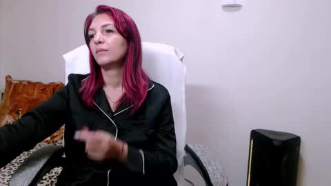 Snapshot of evadesireone chatting on March 2026 08:47:01 PM EvadesireONE online show from March 2026 08:47:01 PM