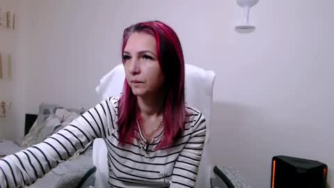 Snapshot of evadesireone chatting on April 2026 03:32:02 PM EvadesireONE online show from April 2026 03:32:02 PM