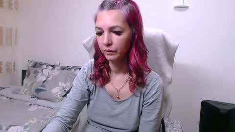 Snapshot of evadesireone chatting on April 2026 05:46:01 PM EvadesireONE online show from April 2026 05:46:01 PM