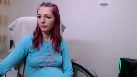 Snapshot of evadesireone chatting on April 2026 08:18:02 AM EvadesireONE online show from April 2026 08:18:02 AM