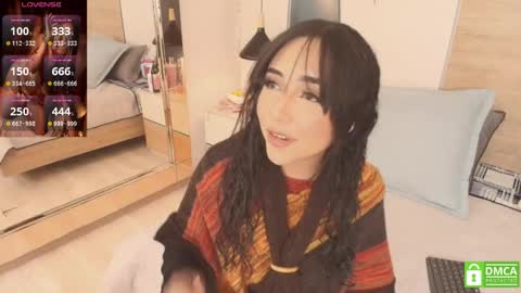 Evadne online show from November 2025 07:12:02 PM