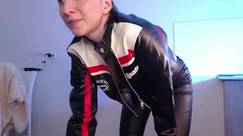 Snapshot of evahailey_ chatting on March 2026 04:39:02 AM Eva online show from March 2026 04:39:02 AM