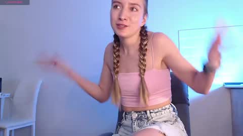 Snapshot of evahailey_ chatting on May 2026 03:35:01 AM Eva online show from May 2026 03:35:01 AM