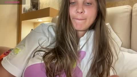 Snapshot of evahazardd chatting on May 2026 09:33:02 PM EvaHazard online show from May 2026 09:33:02 PM