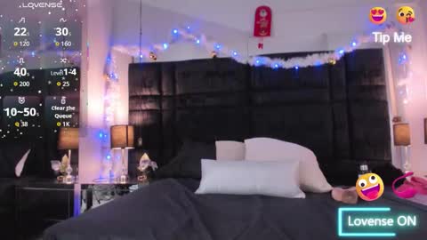 Snapshot of evamilfxxx chatting on November 2025 11:58:01 AM Eva online show from November 2025 11:58:01 AM