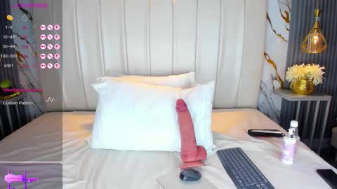 evamillins online show from December 2025 04:40:02 AM