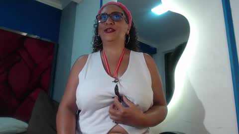 Eva Mills online show from January 2025 09:18:01 PM