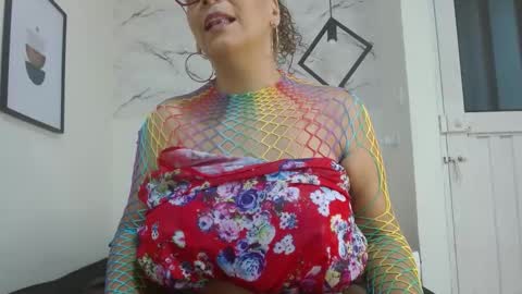 Eva Mills online show from October 2025 08:51:01 PM