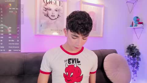 Snapshot of evan_voss chatting on October 2025 12:22:02 PM Evan voss  help me get 200 likesindependent model online show from October 2025 12:22:02 PM