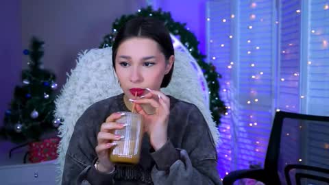 Eva  online show from January 2026 01:02:02 PM