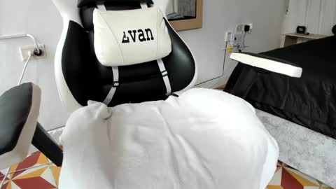 Snapshot of evans_king chatting on March 2025 12:30:02 PM Evan online show from March 2025 12:30:02 PM