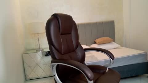 E V A N S online show from March 2026 11:54:02 PM