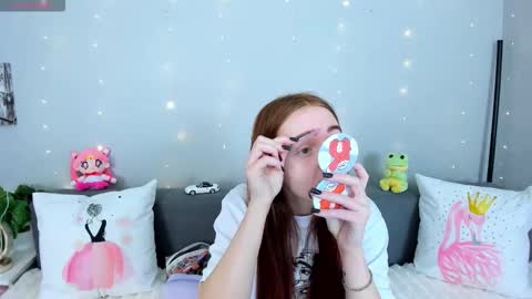 Snapshot of evarey_ chatting on December 2025 06:33:01 AM Adelina online show from December 2025 06:33:01 AM