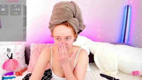 Snapshot of evarey_ chatting on March 2026 05:44:01 AM Adelina online show from March 2026 05:44:01 AM