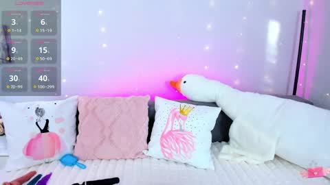Snapshot of evarey_ chatting on March 2026 05:23:01 AM Adelina online show from March 2026 05:23:01 AM
