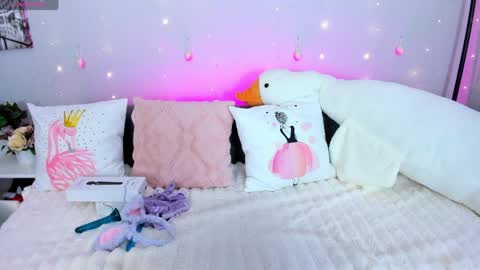 Snapshot of evarey_ chatting on April 2026 04:22:01 AM Adelina online show from April 2026 04:22:01 AM