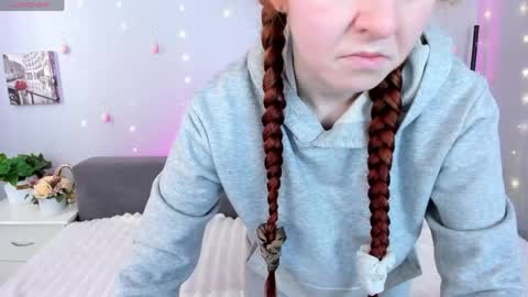 Snapshot of evarey_ chatting on April 2026 04:09:02 AM Adelina online show from April 2026 04:09:02 AM