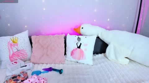 Snapshot of evarey_ chatting on April 2026 04:51:01 AM Adelina online show from April 2026 04:51:01 AM