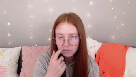 Snapshot of evarey_ chatting on May 2026 04:17:02 AM Adelina online show from May 2026 04:17:02 AM