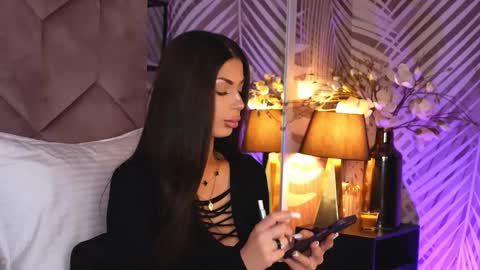 EvaRhea online show from December 2025 03:45:02 AM