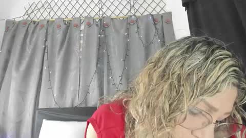 Snapshot of evasaenz21 chatting on November 2025 08:24:02 PM evasaenz online show from November 2025 08:24:02 PM