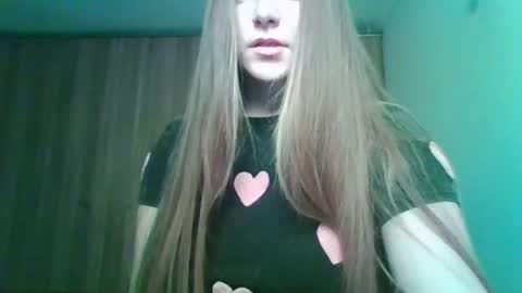 evasapples2026 online show from February 2026 12:06:02 AM