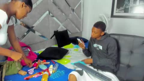 Eva And Emmanuel online show from January 2026 01:37:02 PM