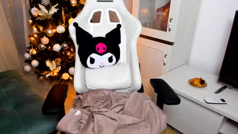 Snapshot of eveeevian chatting on December 2024 04:19:02 PM eveeevian online show from December 2024 04:19:02 PM