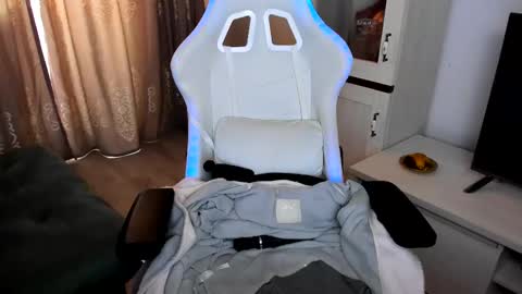 Snapshot of eveeevian chatting on February 2025 02:44:02 PM eveeevian online show from February 2025 02:44:02 PM