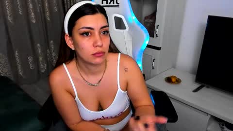 Snapshot of eveeevian chatting on February 2025 05:18:02 PM eveeevian online show from February 2025 05:18:02 PM