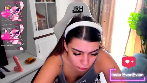 Snapshot of eveeevian chatting on March 2025 10:15:02 AM eveeevian online show from March 2025 10:15:02 AM