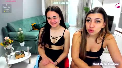 Snapshot of eveeevian chatting on October 2025 09:17:04 AM eveeevian online show from October 2025 09:17:04 AM