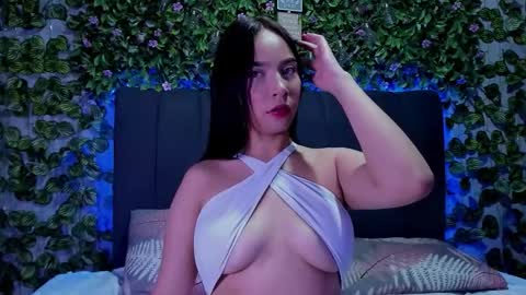 Snapshot of evelin_33 chatting on September 2025 08:10:01 PM E V E L I N online show from September 2025 08:10:01 PM