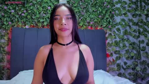 Snapshot of evelin_33 chatting on September 2025 09:30:01 PM E V E L I N online show from September 2025 09:30:01 PM