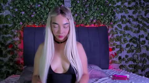 Snapshot of evelin_33 chatting on October 2025 11:13:02 PM E V E L I N online show from October 2025 11:13:02 PM