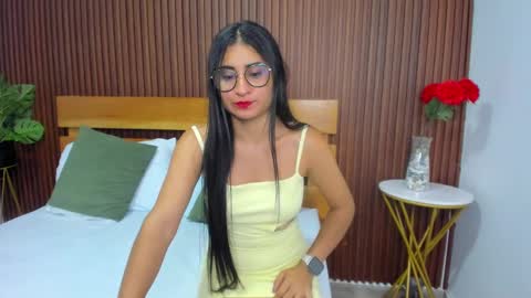 Snapshot of evelin_leroy chatting on December 2024 12:05:02 PM BELLA online show from December 2024 12:05:02 PM