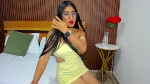 Snapshot of evelin_leroy chatting on December 2024 03:10:01 PM BELLA online show from December 2024 03:10:01 PM