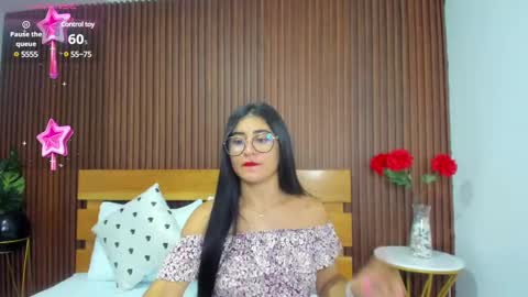 Snapshot of evelin_leroy chatting on January 2025 12:04:02 PM BELLA online show from January 2025 12:04:02 PM