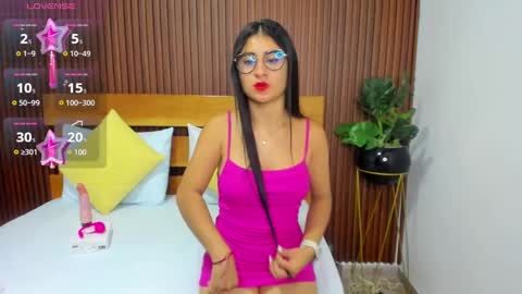 Snapshot of evelin_leroy chatting on February 2025 12:08:01 PM BELLA online show from February 2025 12:08:01 PM