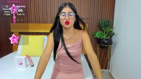 Snapshot of evelin_leroy chatting on February 2025 12:06:02 PM BELLA online show from February 2025 12:06:02 PM