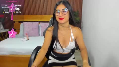 Snapshot of evelin_leroy chatting on March 2025 12:05:02 PM BELLA online show from March 2025 12:05:02 PM