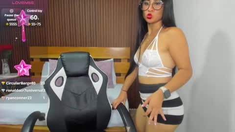 Snapshot of evelin_leroy chatting on March 2025 03:09:02 PM BELLA online show from March 2025 03:09:02 PM